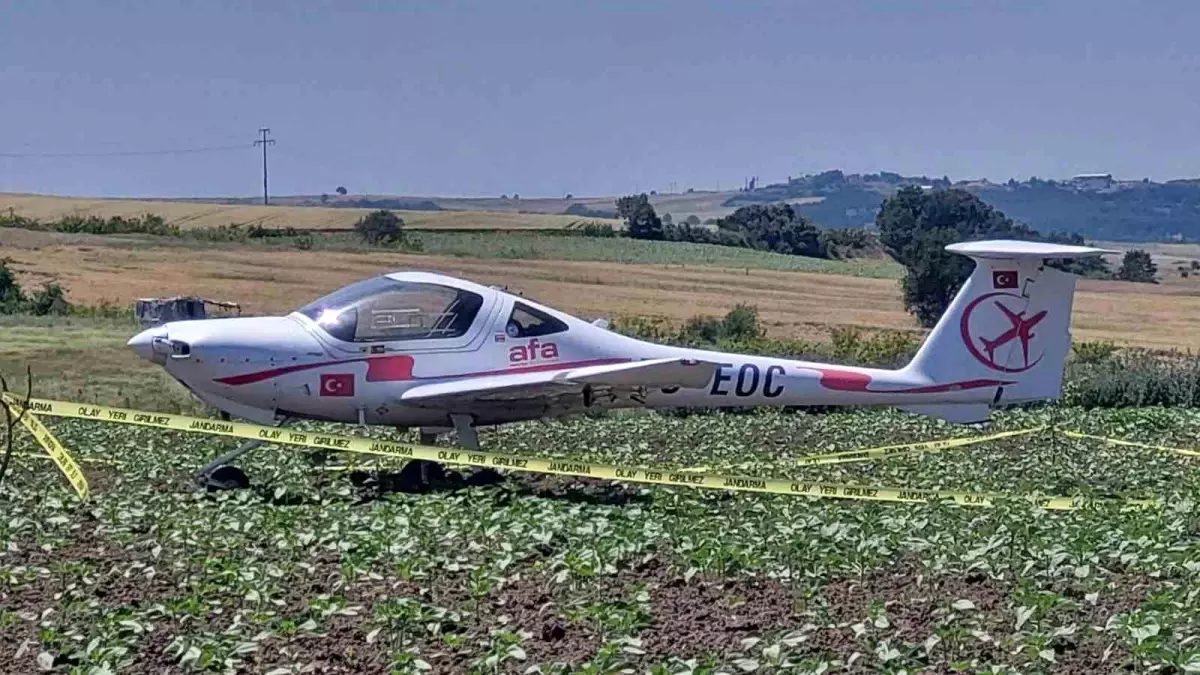 Tekirdağ\'da eğitim uçağı motor arızası iddiasıyla tarlaya mecburi iniş yaptı