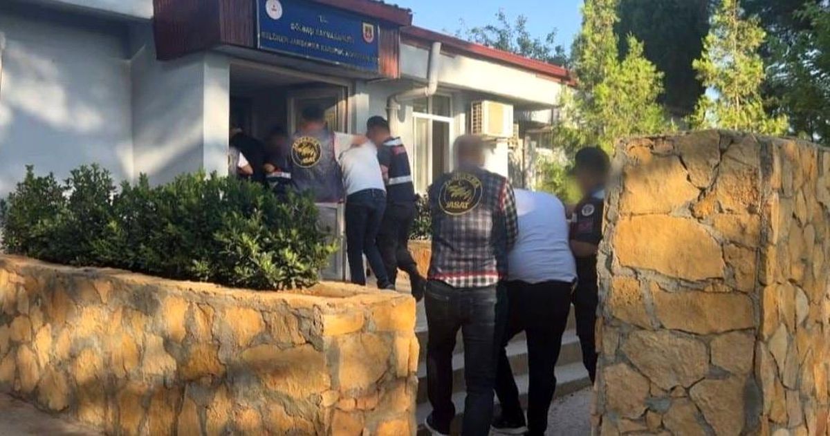 Adıyaman\'da Uyuşturucudan Elde Edilen 850 Bin TL Çalındı, 3 Şahıs Tutuklandı