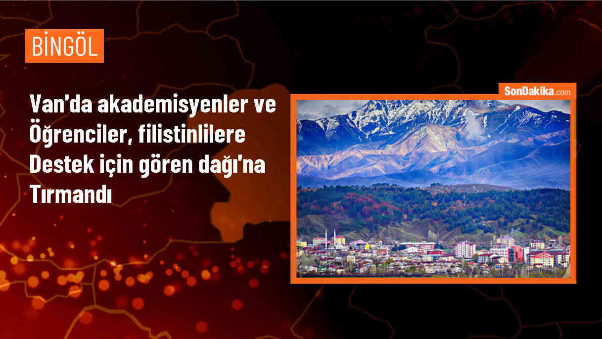YYÜ Akademisyenleri ve Öğrencileri Filistinlilerin Anısına Gören Dağı\'na Tırmandı