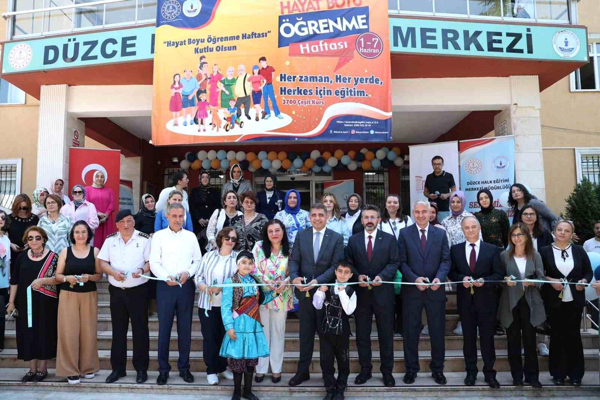 Düzce Halk Eğitim Merkezi Yıl Sonu Sergisi Açıldı