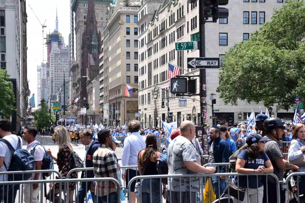 New York\'ta İsrail Günü Yürüyüşüne 60 Bin Kişi Katıldı