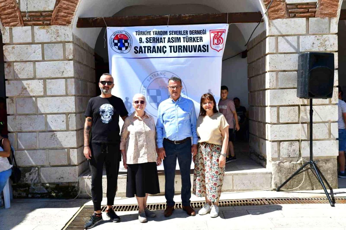Türkiye Yardım Sevenler Derneği Alaşehir Şubesi\'nden Serhat Asım Türker Satranç Turnuvası
