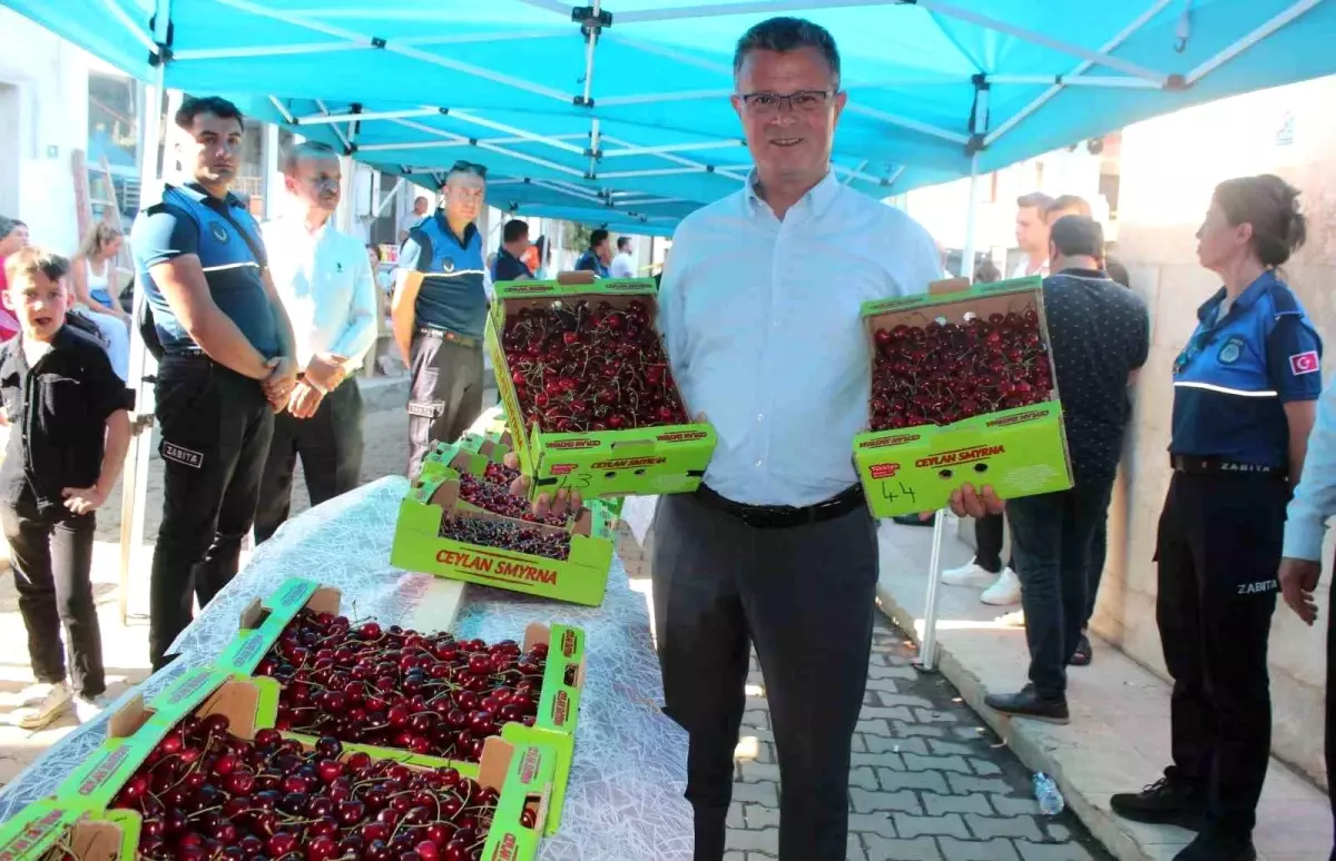 Uluderbent Mahallesi Kiraz Festivali\'nde En Güzel Kiraz Yarışması Sonuçlandı