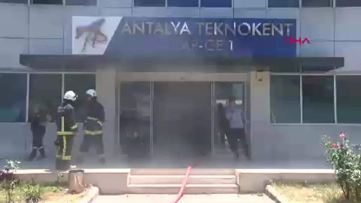 Akdeniz Üniversitesi Teknokent AR-GE 1 Binasında Yangın Çıktı