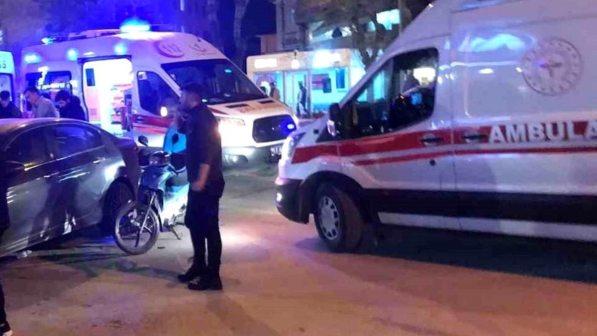 Bilecik\'te motosikletin yayaya çarpması sonucunda hem sürücü hem de yolun karşısına geçmek isteyen vatandaş yaralandı