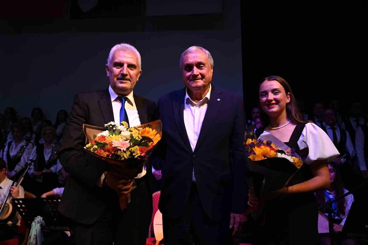 Bozüyük Belediyesi Türk Halk Müziği Korosu\'ndan unutulmaz konser