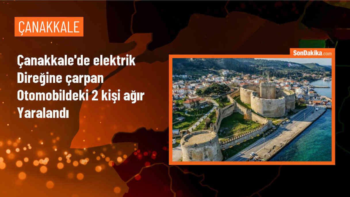 Çanakkale\'de Elektrik Direğine Çarpan Otomobilde 2 Kişi Ağır Yaralandı