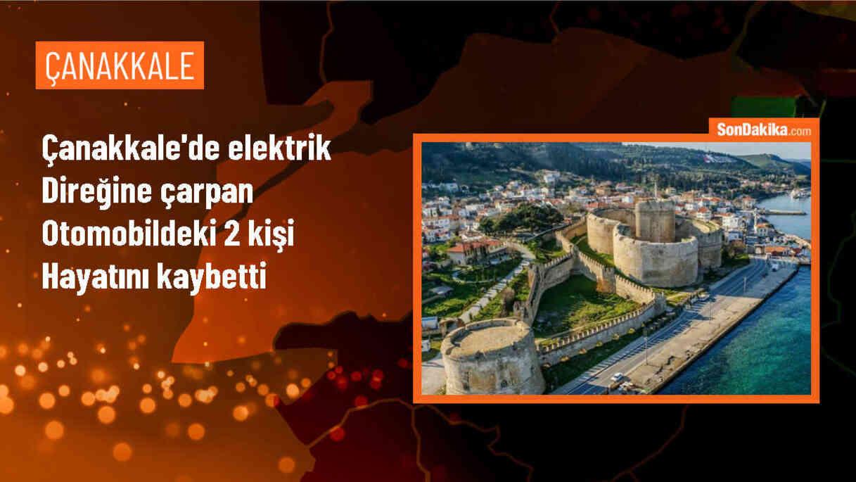 Çanakkale\'de Elektrik Direğine Çarpan Otomobilde 2 Kişi Hayatını Kaybetti