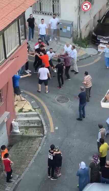 Daireyi boşalt tartışmasında sinirler gerildi! Evden çıkmayan kiracısını oğullarıyla birlikte dövdü Daireyi boşalt tartışmasında sinirler gerildi! Evden çıkmayan kiracısını oğullarıyla birlikte dövdü