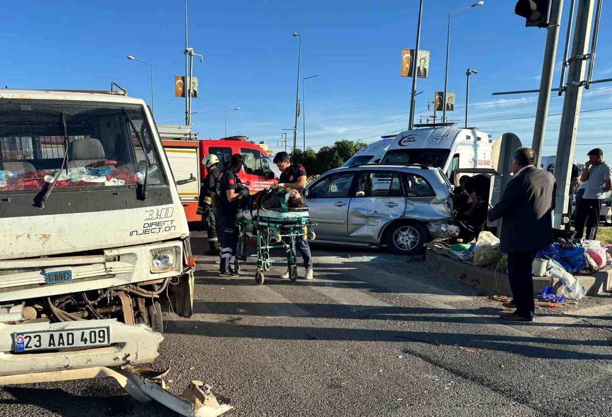 Diyarbakır\'da trafik kazası: 4 yaralı