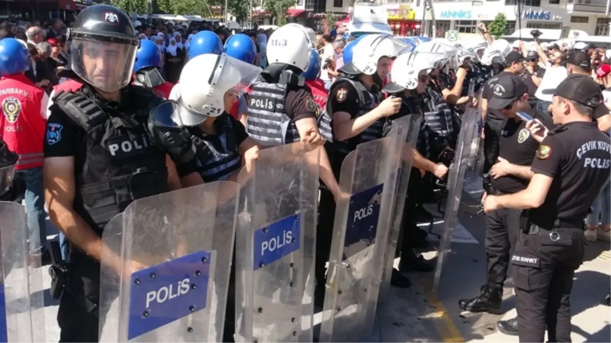 Hakkari Belediyesi\'ne kayyum atamasının ardından 12 ilde eylem yasağı