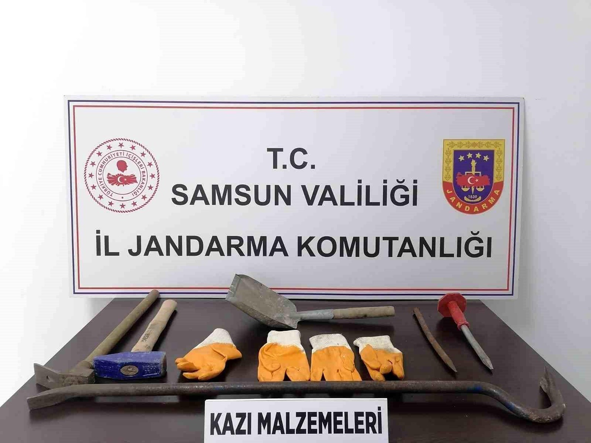 Samsun\'da Define Arama Yapan 2 Kişi Suçüstü Yakalandı