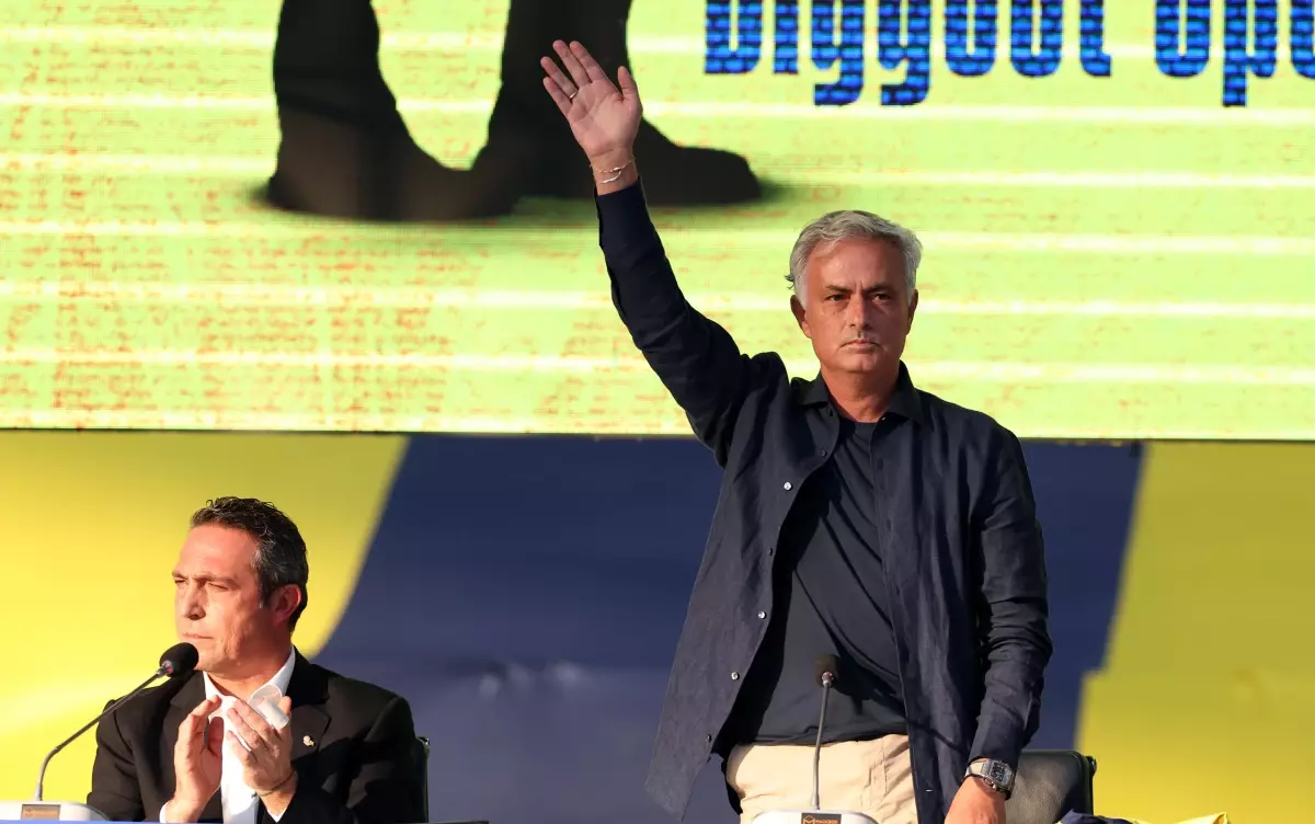 Jose Mourinho\'nun imza töreni Avrupa basınında