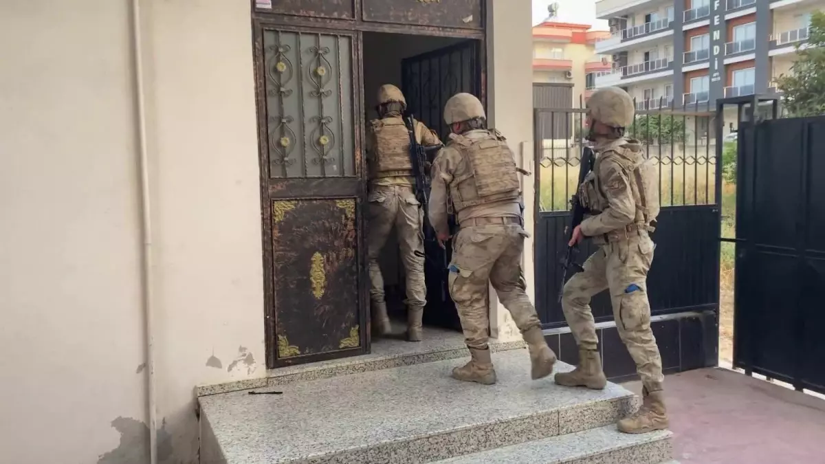 Mersin\'de PKK/YPG Terör Örgütüne Operasyon: 12 Gözaltı