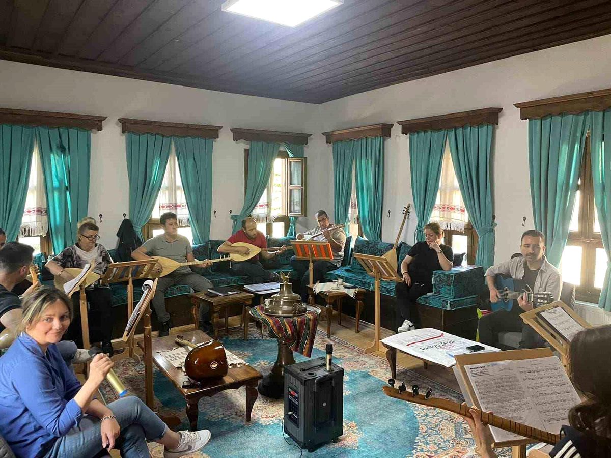 Osmaneli\'de Müzik Kursları Halkın Yoğun İlgiyle Devam Ediyor
