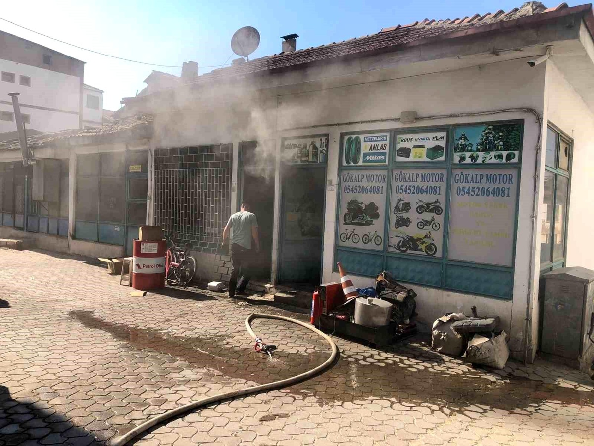 Bilecik\'te Motosiklet Tamir Dükkanında Yangın Çıktı