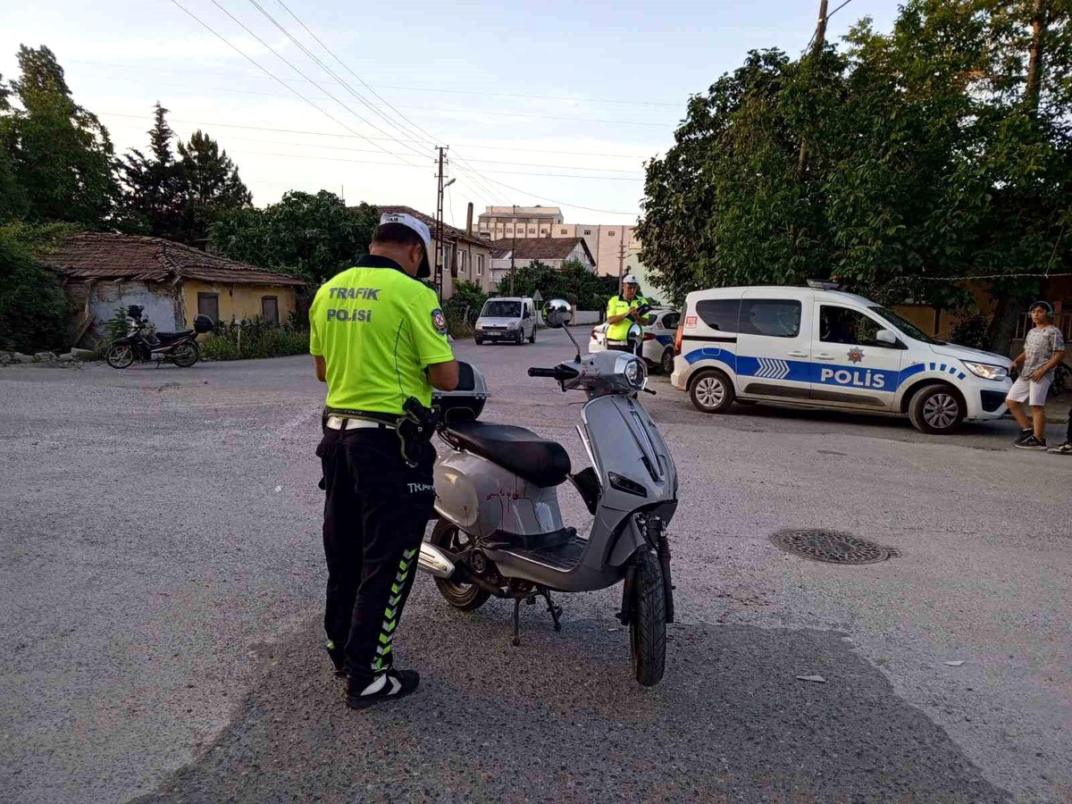 Samsun Bafra\'da Otomobil ile Motosiklet Çarpıştı: 2 Yaralı