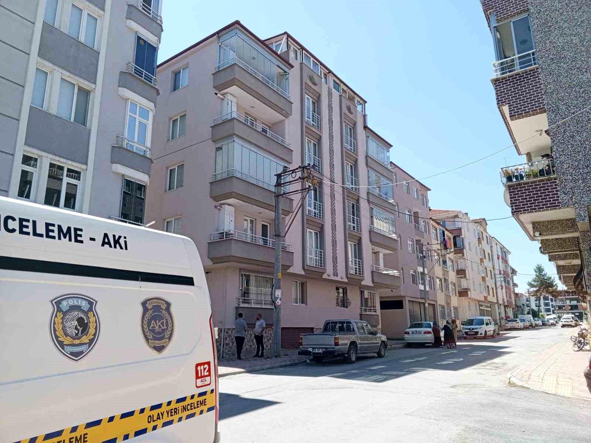 Samsun\'da polis, ipten asılı olan kadını hayata döndürdü