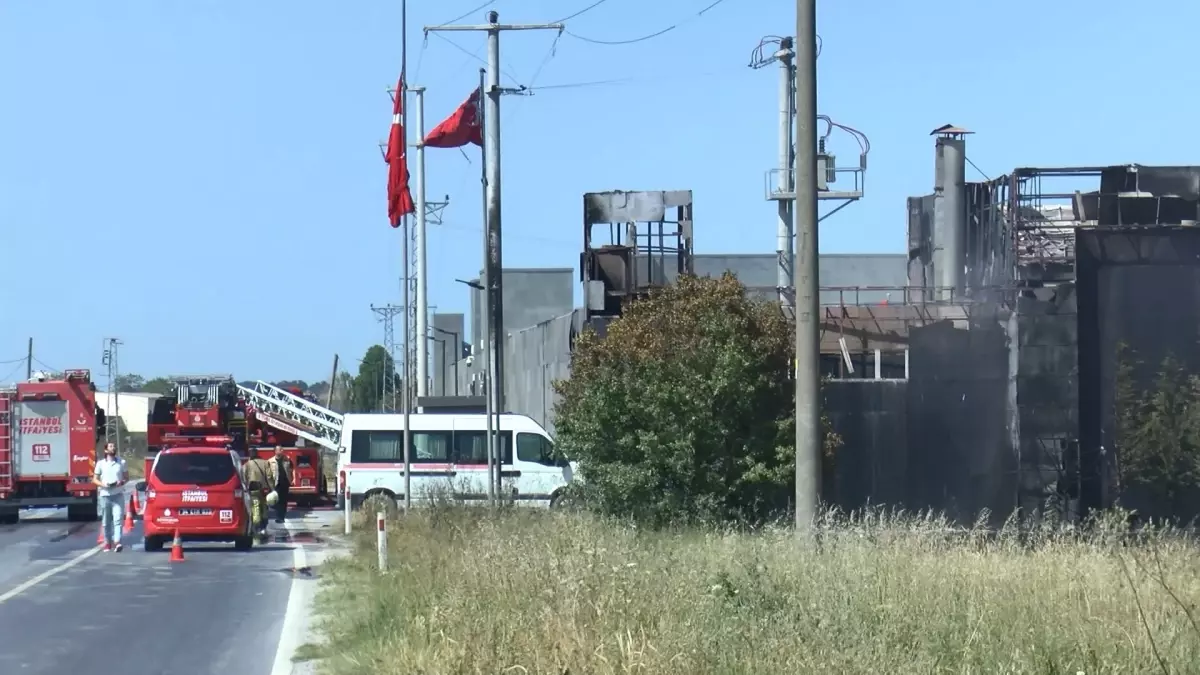 Silivri Beyciler Mahallesi\'nde bir boya imalathanesinde yangın çıktı