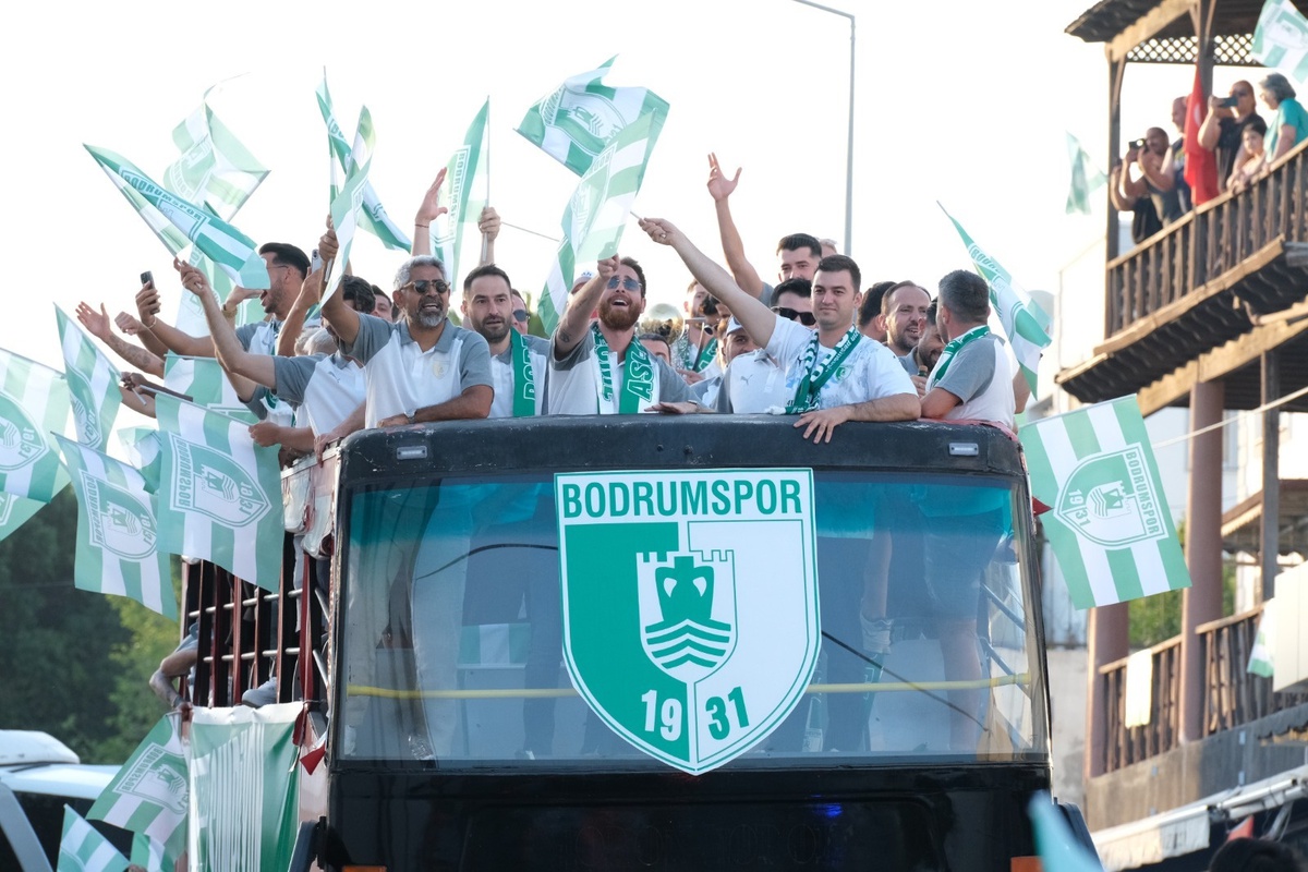 Süper Lig\'e yükselen Bodrum FK, şampiyonluğu taraftarlarıyla kutladı
