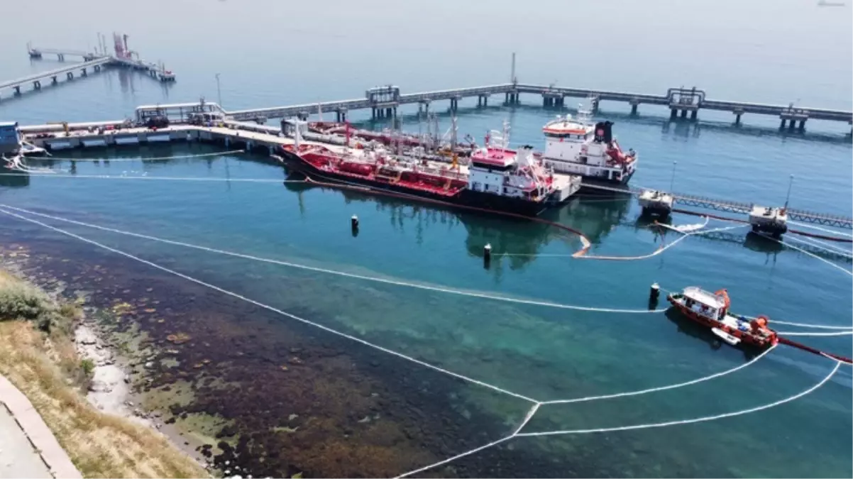 Tekirdağ\'da tankerden denize tonlarca mazot sızdı