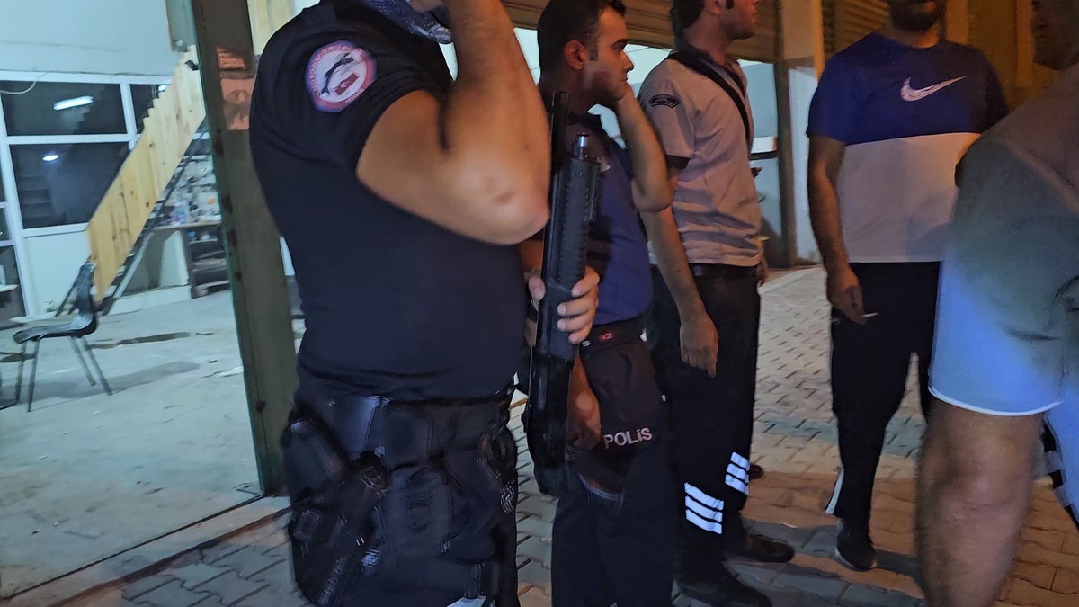 Adana\'da Torna Atölyesi İşleten Şüpheli, Komşusunun İş Yerini Kundakladı