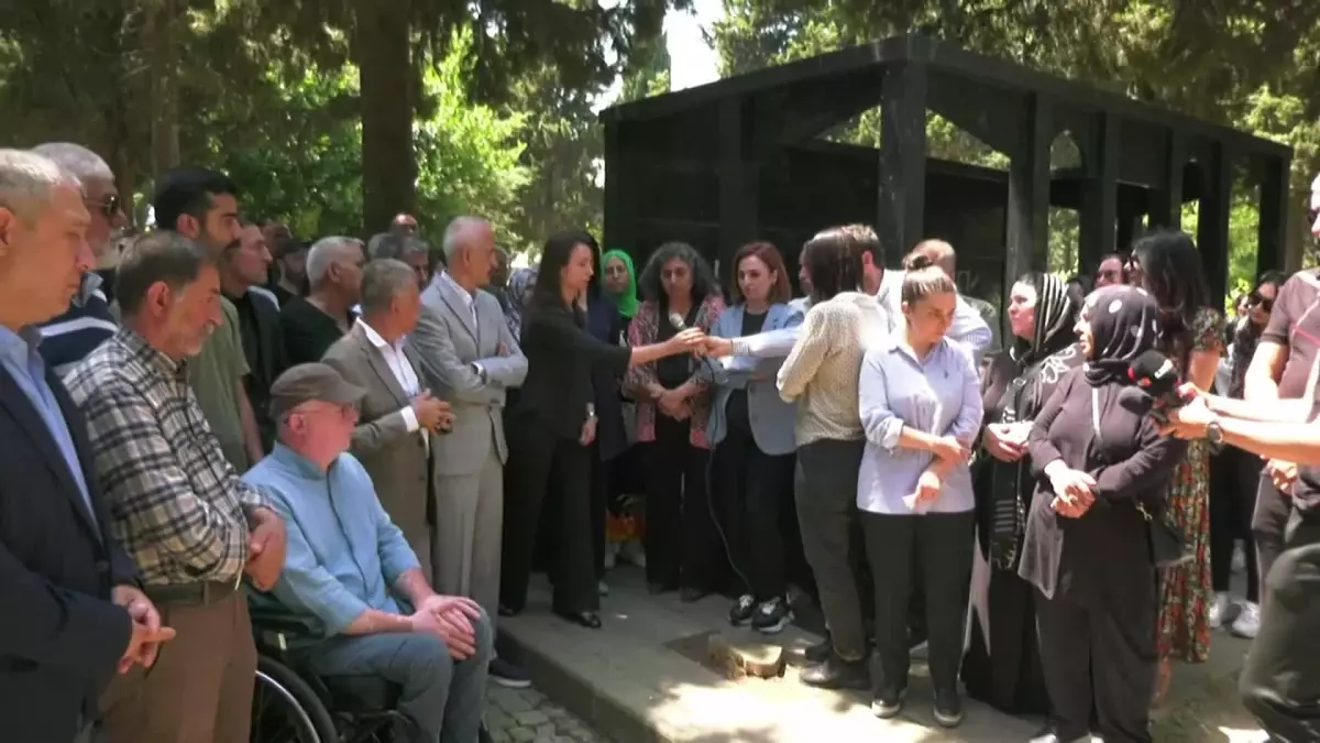 DEM Parti Eş Genel Başkanı Tülay Hatimoğulları, Hakkari Belediyesi\'ne kayyum atanmasına tepki gösterdi