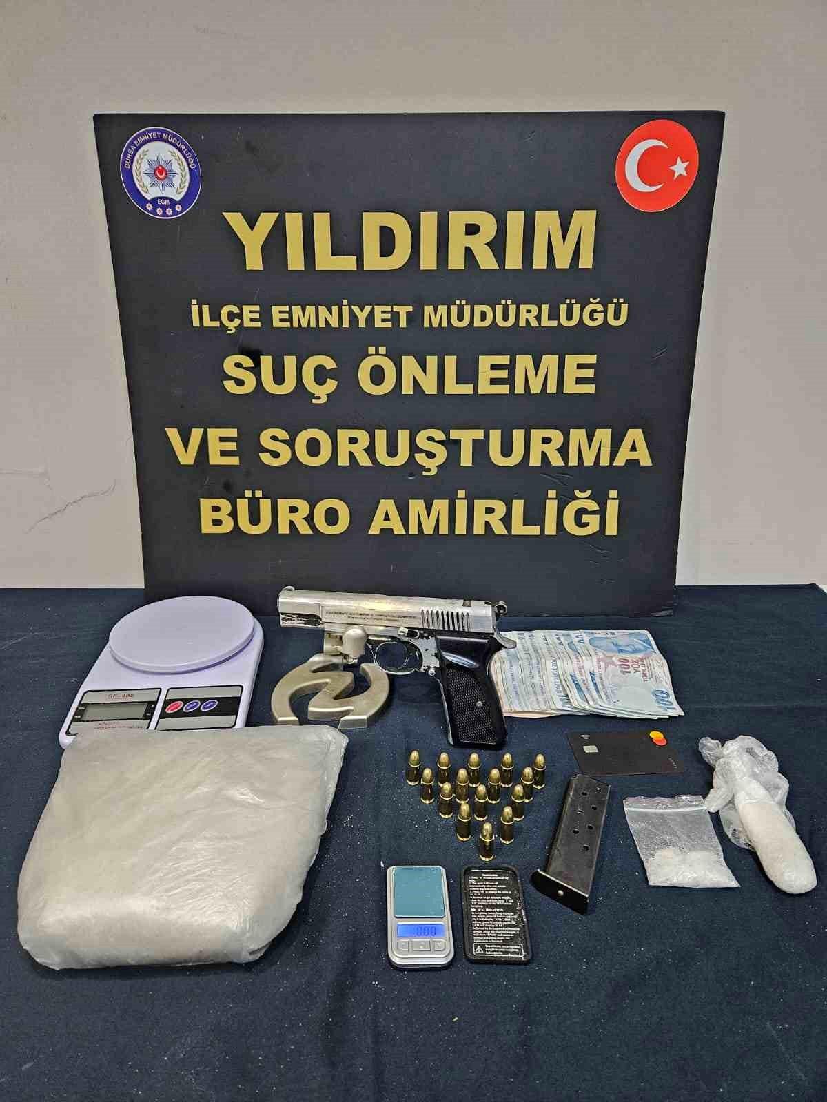Bursa\'da Polis Ekipleri Uyuşturucu Tacirlerini Yakaladı