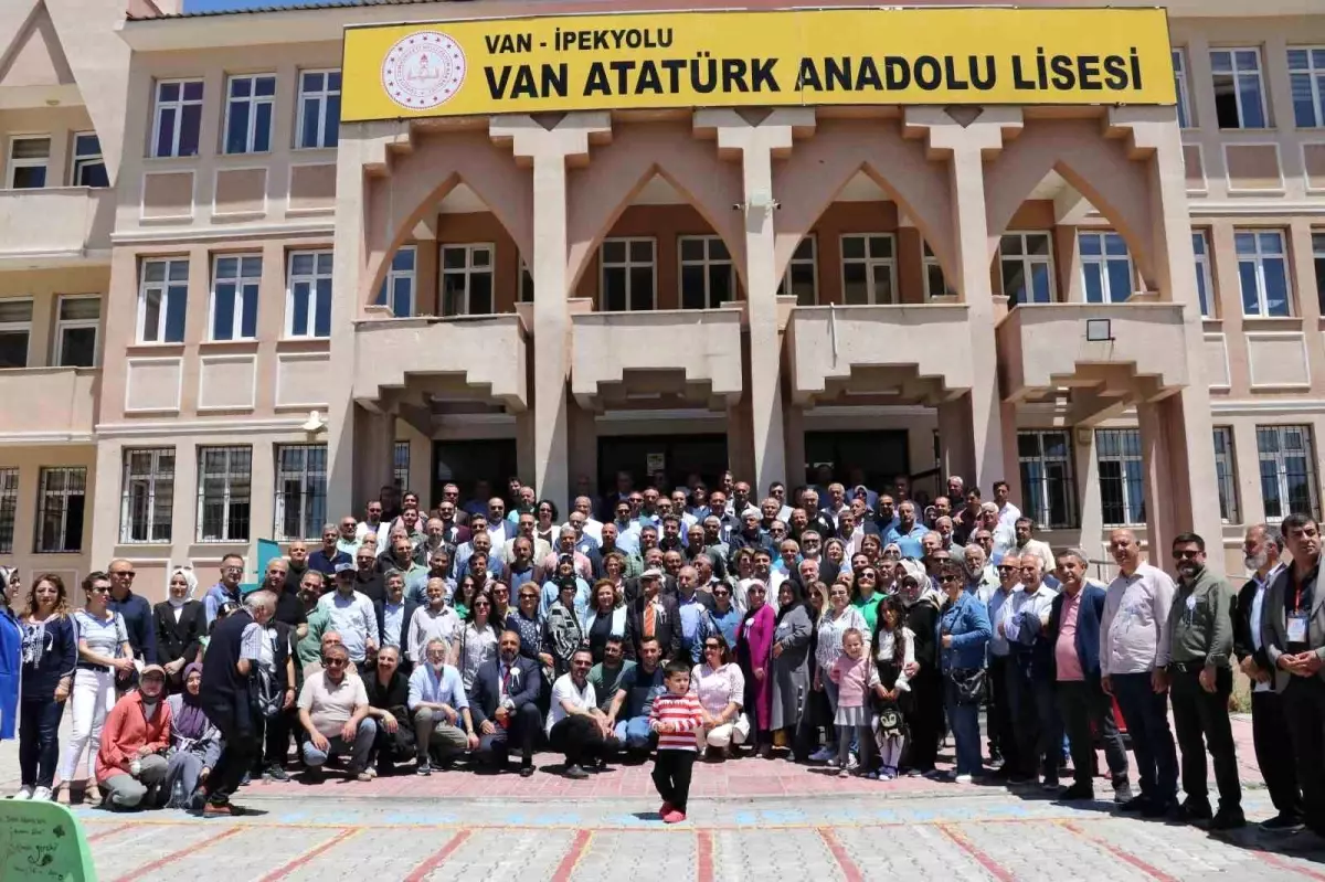 Van Atatürk Lisesi Mezunları Buluştu