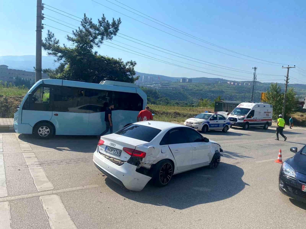 Karabük\'te üç araçlı zincirleme trafik kazası: 1 kişi yaralandı