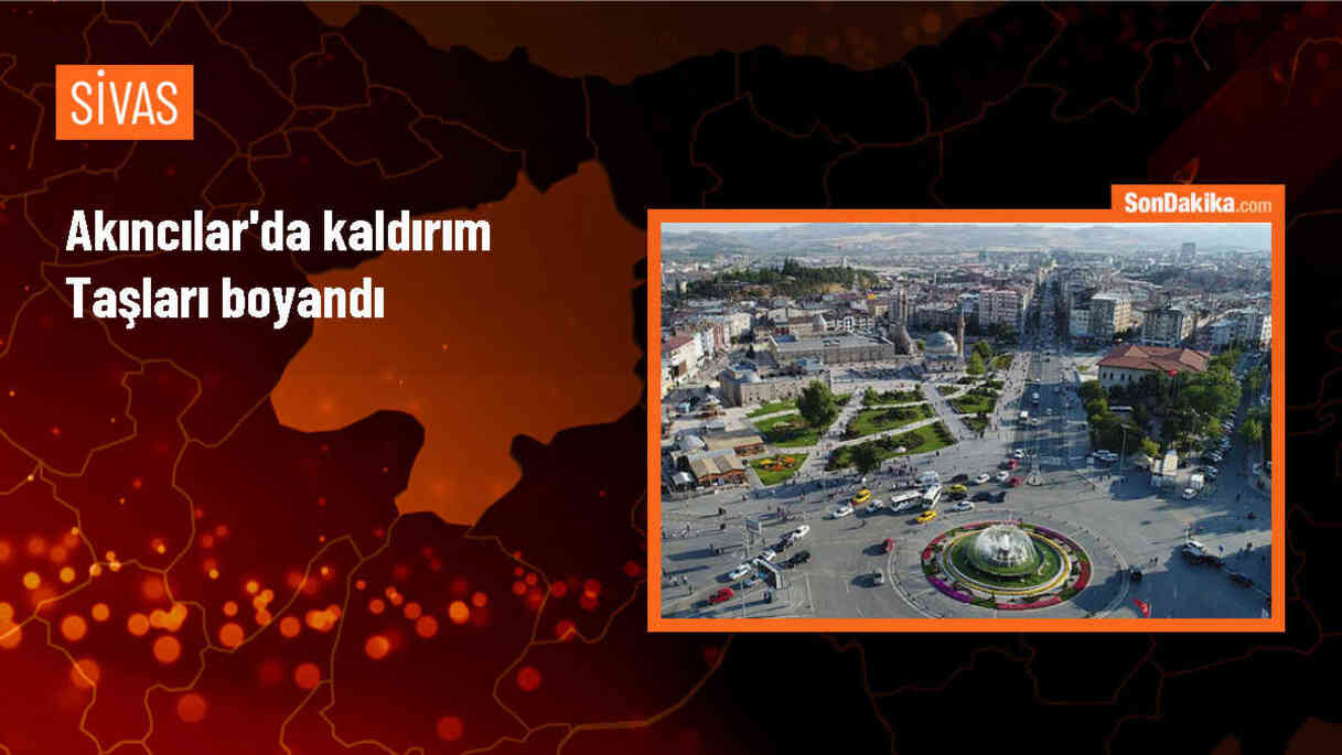 Sivas\'ın Akıncılar ilçesinde kaldırım taşları boyandı