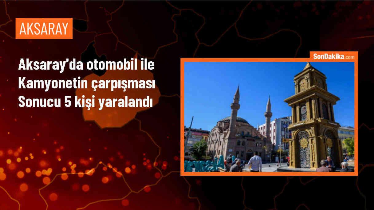 Aksaray\'da otomobil ile kamyonetin çarpışması sonucu 1\'i ağır 5 kişi yaralandı