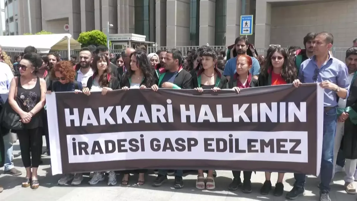 Hakkari Belediye Eş Başkanı\'nın gözaltına alınması protesto edildi