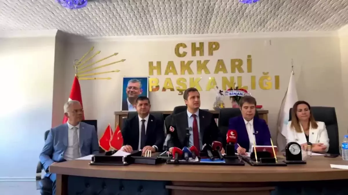 CHP Heyeti Hakkari\'de Kayyum Atamalarını Protesto Etti