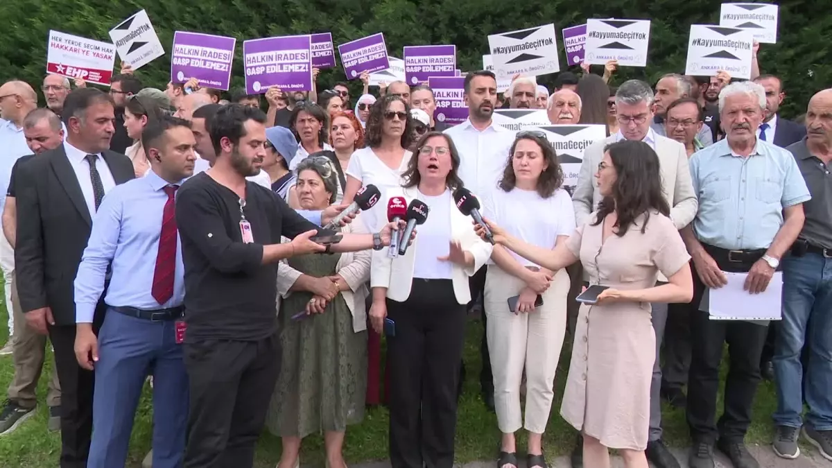 Hakkari Belediye Başkanlığı\'na kayyum atanması protesto edildi