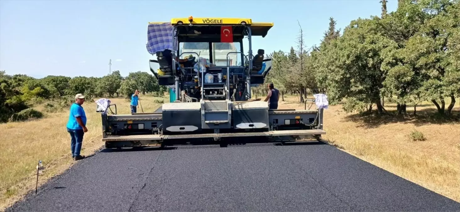 Edirne İl Özel İdaresi Köy Yollarını Sıcak Asfaltla Kaplıyor