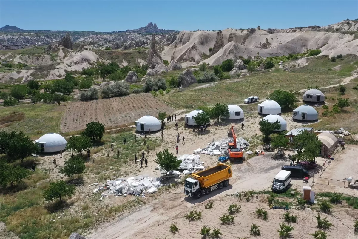 Kapadokya\'da kaçak inşa edilen 11 iglo konaklama tesisi yıkıldı