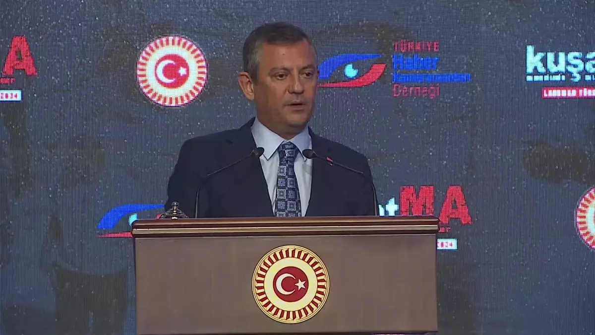 CHP Genel Başkanı Özgür Özel, Türkiye Haber Kameramanları Derneği\'nin \'Kuşatma\' kitabının tanıtımında konuştu