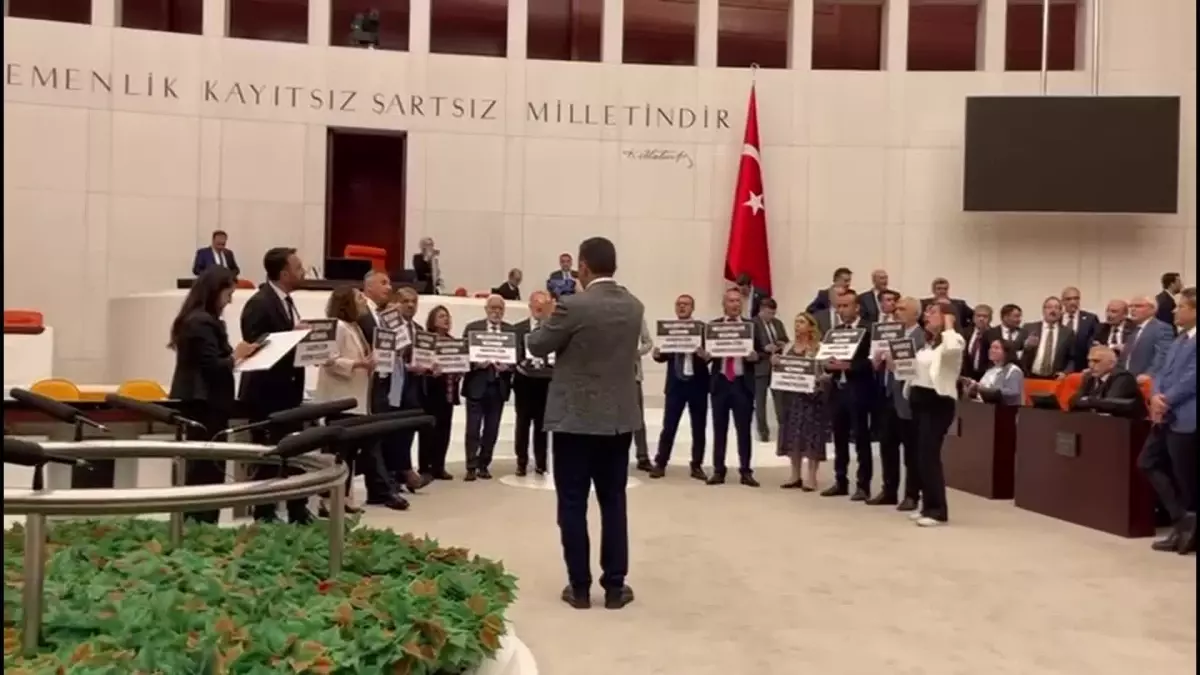 TBMM Genel Kurulu\'nda AKP ve DEM Parti\'liler Arasında Arbede