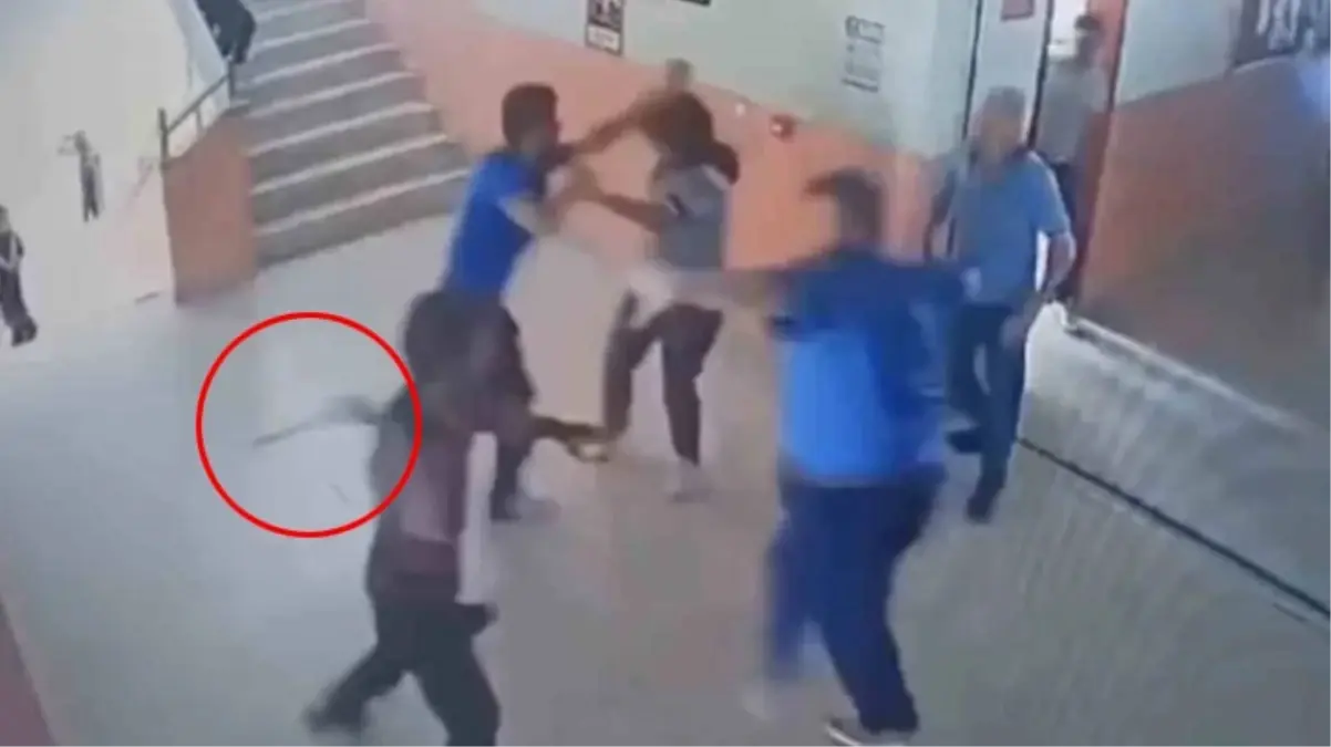 Çorum\'da okul basan yabancı uyruklu veli okul müdürünü zincirle darbetti