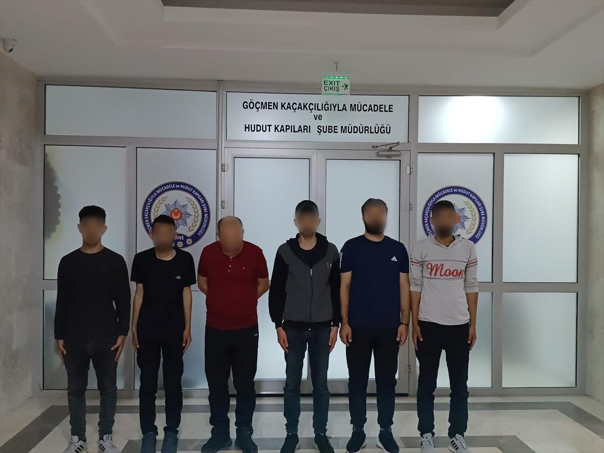 Edirne\'de 5 yabancı uyruklu yakalandı, 2 göçmen kaçakçısı tutuklandı