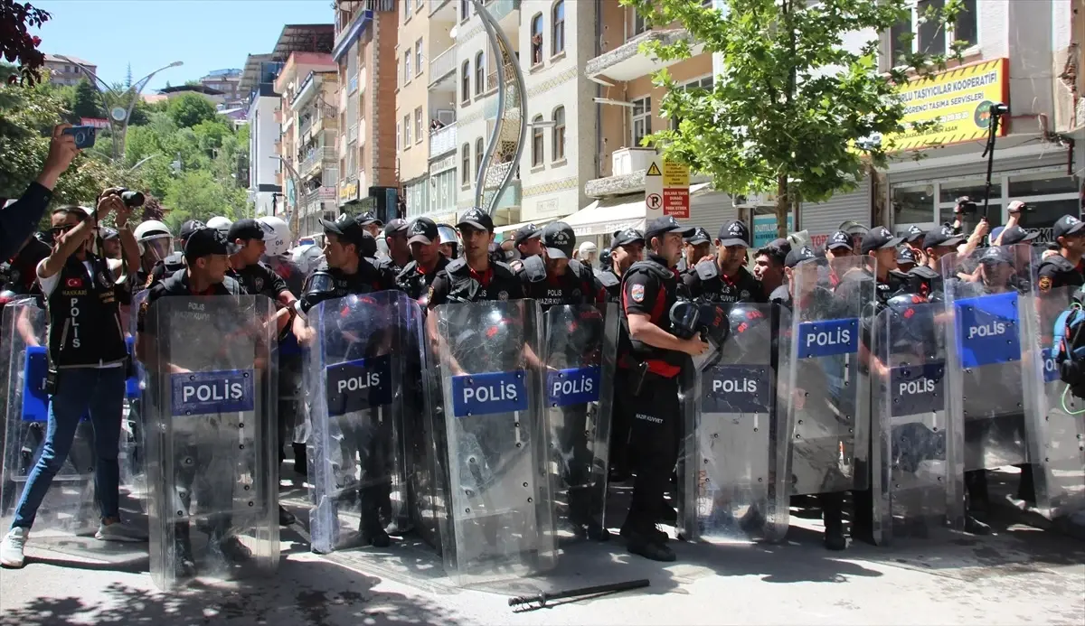 Eski Hakkari Belediye Başkanı Mehmet Sıddık Akış\'a 19 yıl 6 ay hapis cezası