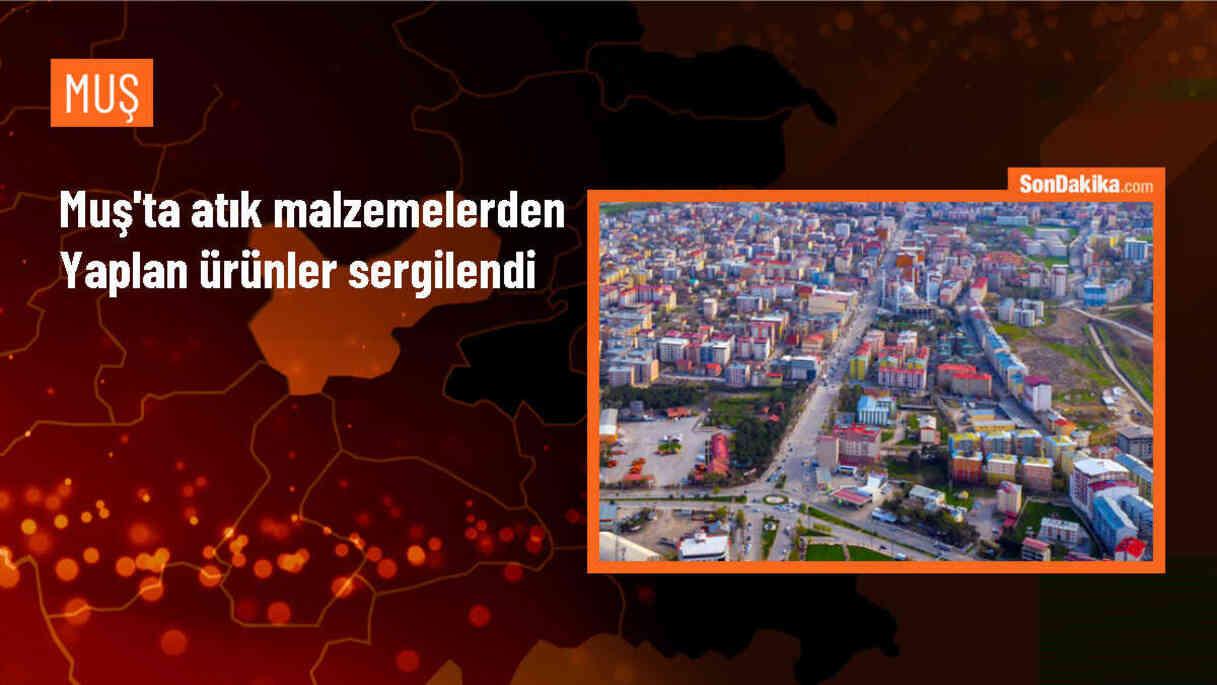 Muş\'ta lise öğrencileri atık malzemelerden yapılan ürünleri sergiledi