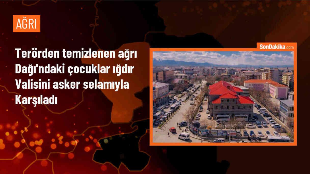 Iğdır Valisi Ercan Turan, Korhan Yaylası\'ndaki Çocuklara Hediyeler Verdi