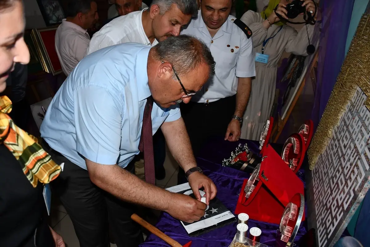 Vezirköprü Halk Eğitimi Merkezi Yıl Sonu Sergisi Düzenlendi