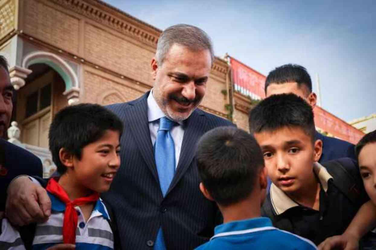 Bakan Fidan, Doğu Türkistan'ı ziyaretinde taktığı kravatla mesaj verdi