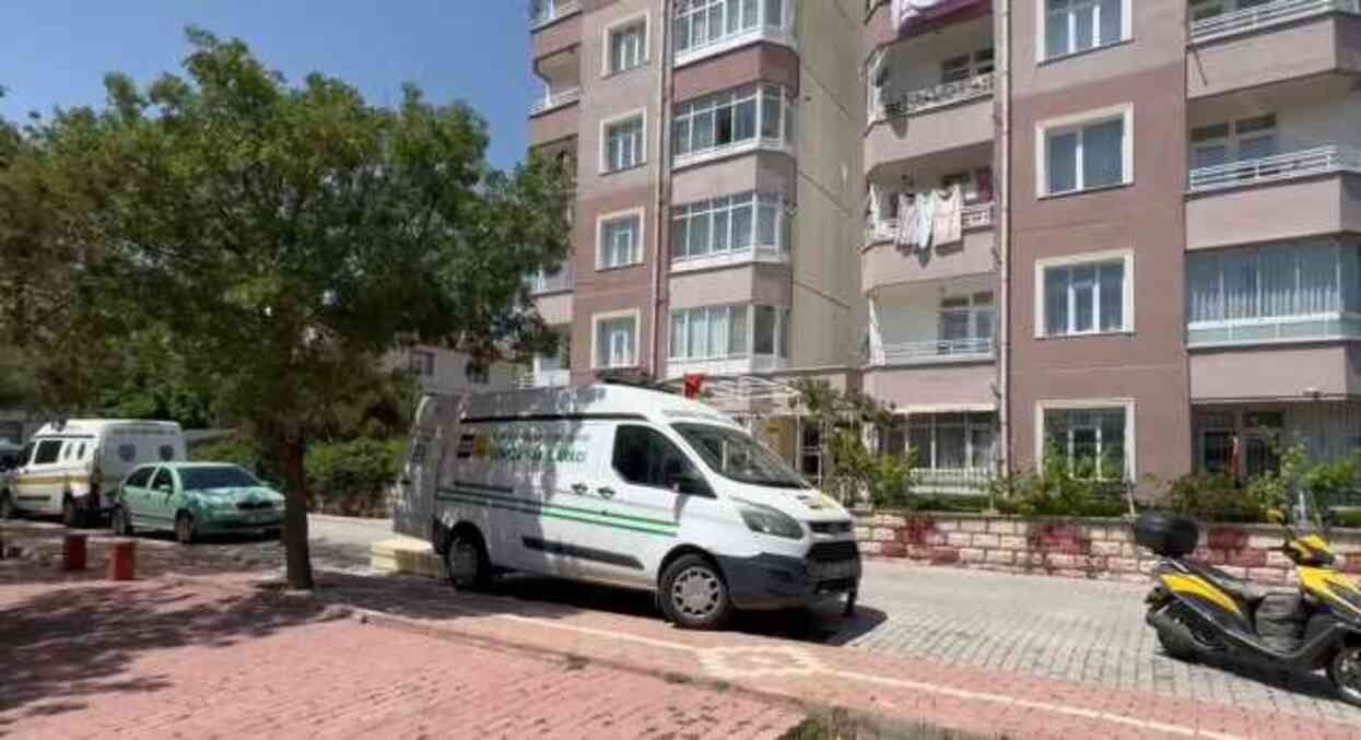 İkisi de hap içerek yaşamına son vermiş! Kız kardeşlerin 4 saat arayla ölümünde sır perdesi aralandı İkisi de hap içerek yaşamına son vermiş! Kız kardeşlerin 4 saat arayla ölümünde sır perdesi aralandı