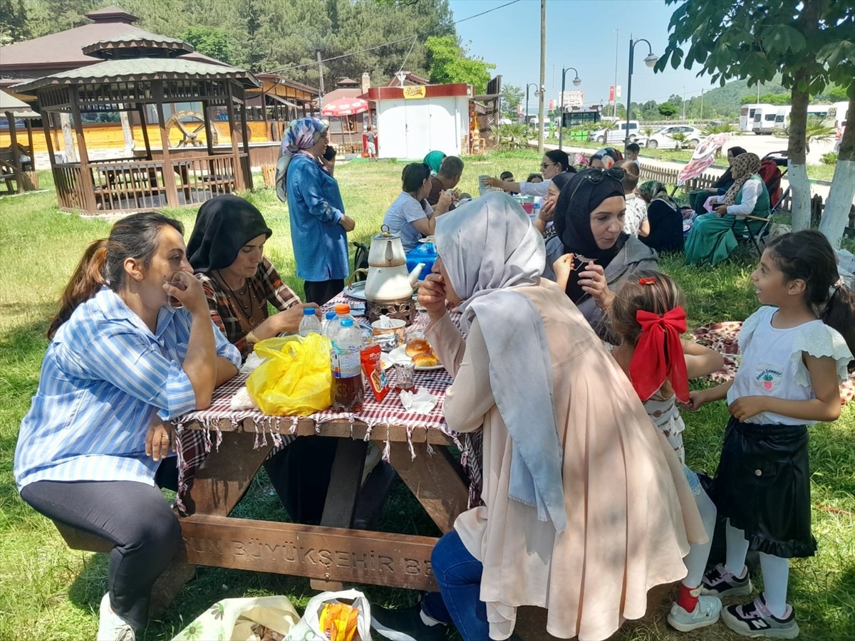 Samsun\'un Kavak ilçesinde bulunan Güven Göleti Aile Piknik Alanı ilgi görüyor
