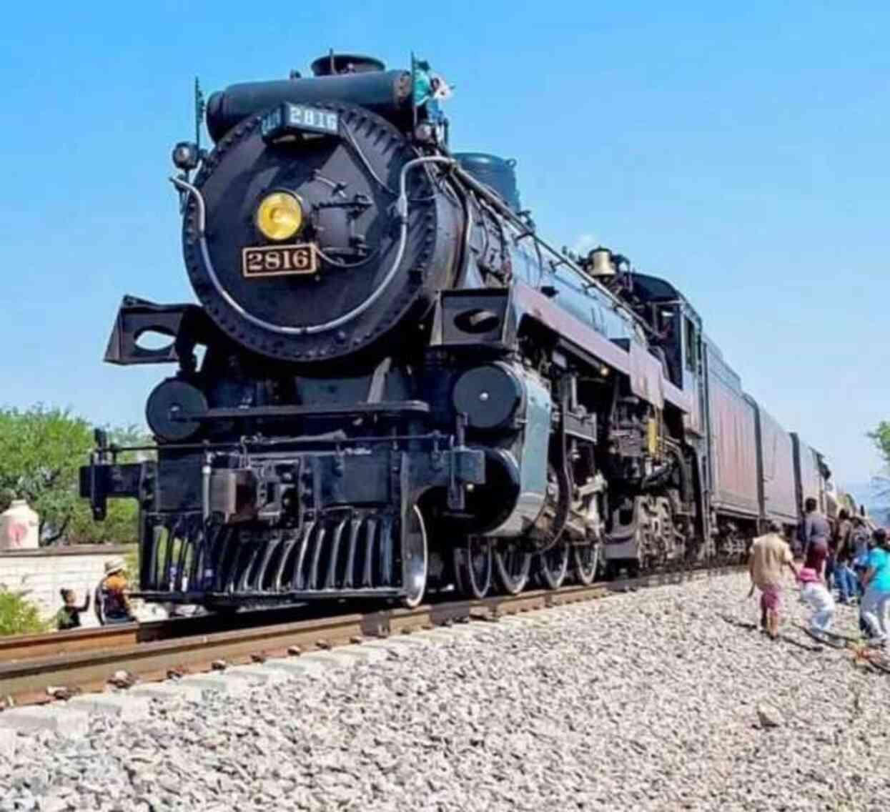 Meksika'da bir kadın, eski buharlı tren önünde selfie çektiği sırada trenin kendisine çarpması sonucu feci şekilde can verdi