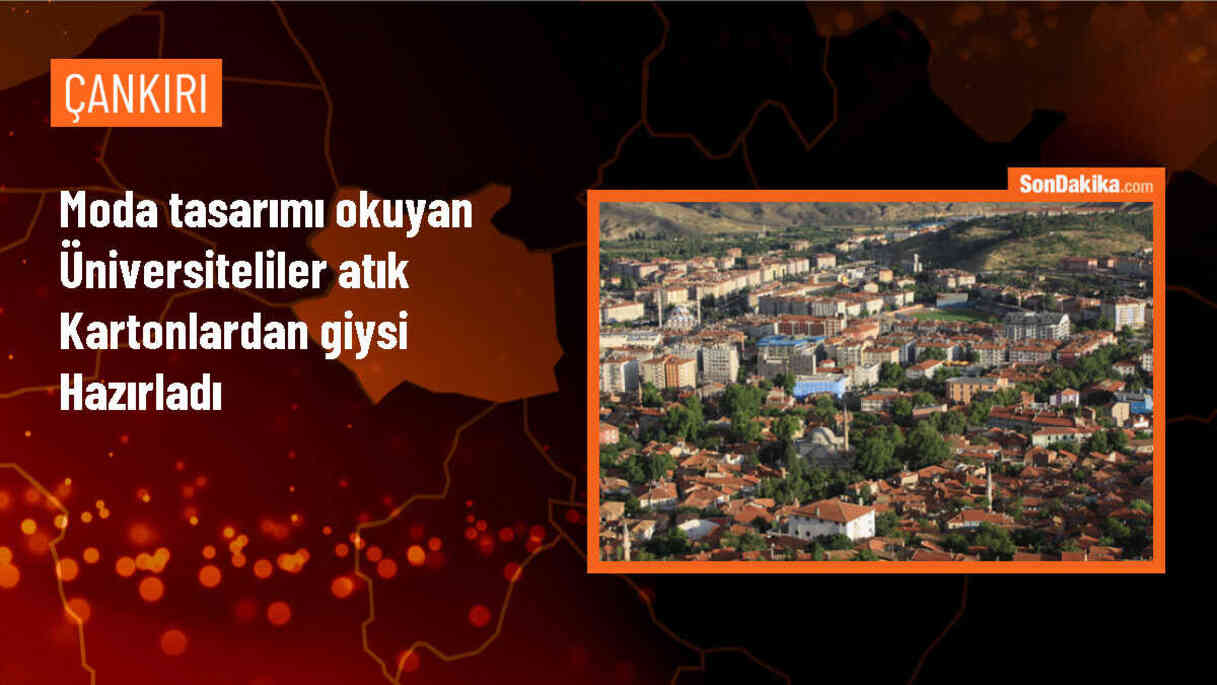 ÇAKÜ Öğrencileri Atık Kartonları Giysi Formunda Eserlere Dönüştürdü
